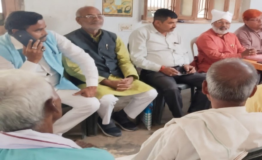 जद(यू०) कार्यालय मे पार्टी द्वारा चलाएं जा रहे जातीय समीकरण के साथ बूथ कमिटी निर्माण  अभियान की हुई समीक्षा बैठक