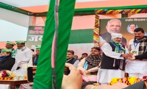  गोपालगंज प्रमोद कुमार पटेल ने एनडीए कार्यकर्ता सम्मेलन में अंग वस्त्र देकर सम्मानित किया